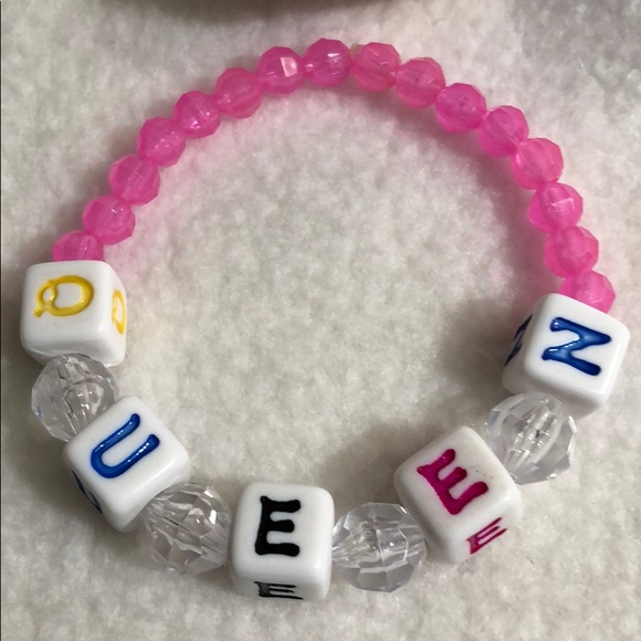 QUEEN Block Letter Pink & Clear Bead Bracelet - Picture 2 of 8